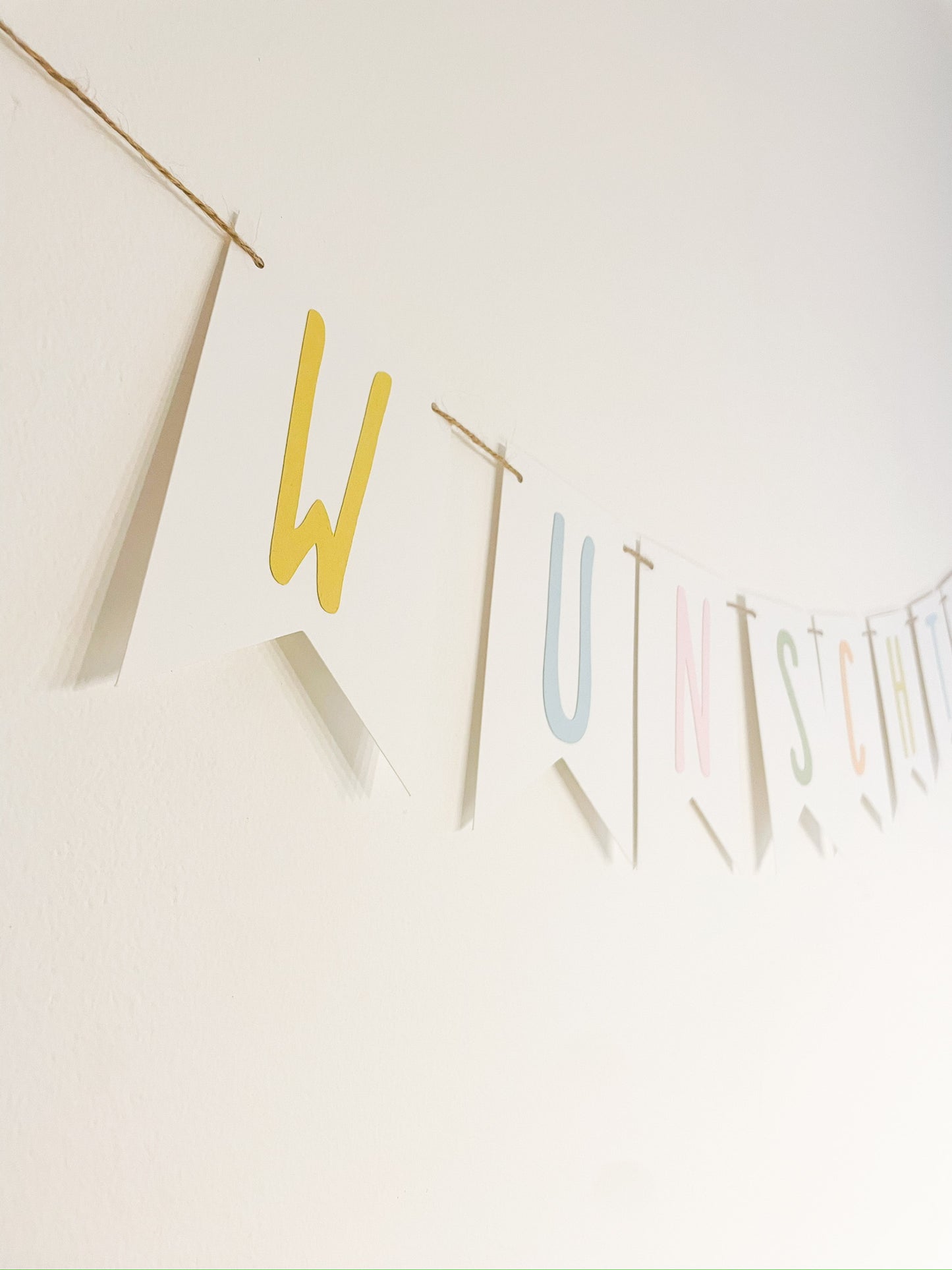 Wimpelkette mit "Wunschtext" aus weißem Tonkarton