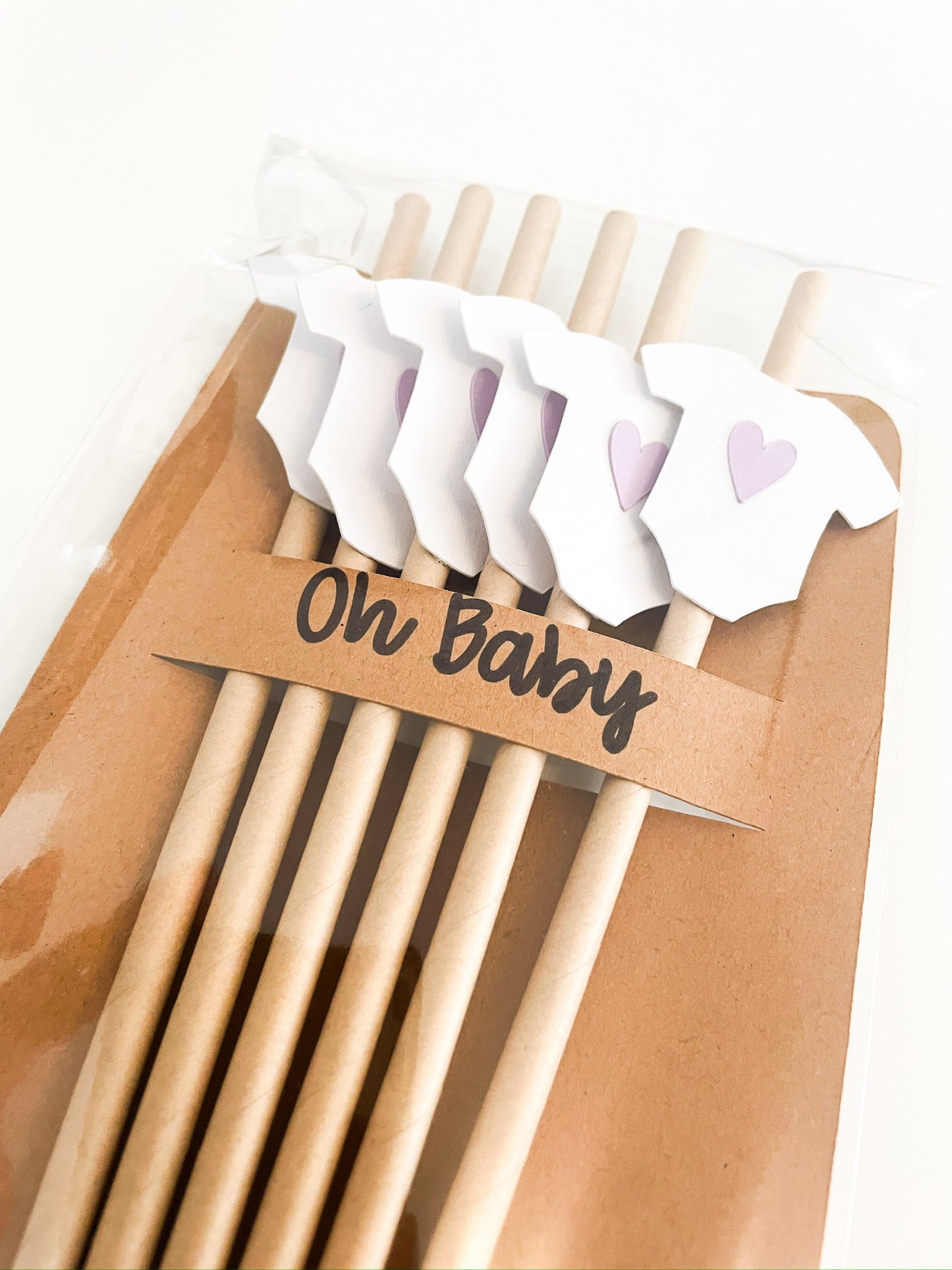 Strohhalme mit Baby-Bodies in vielen Farben als perfekte Deko für eine Babyparter oder Gender-Reveal