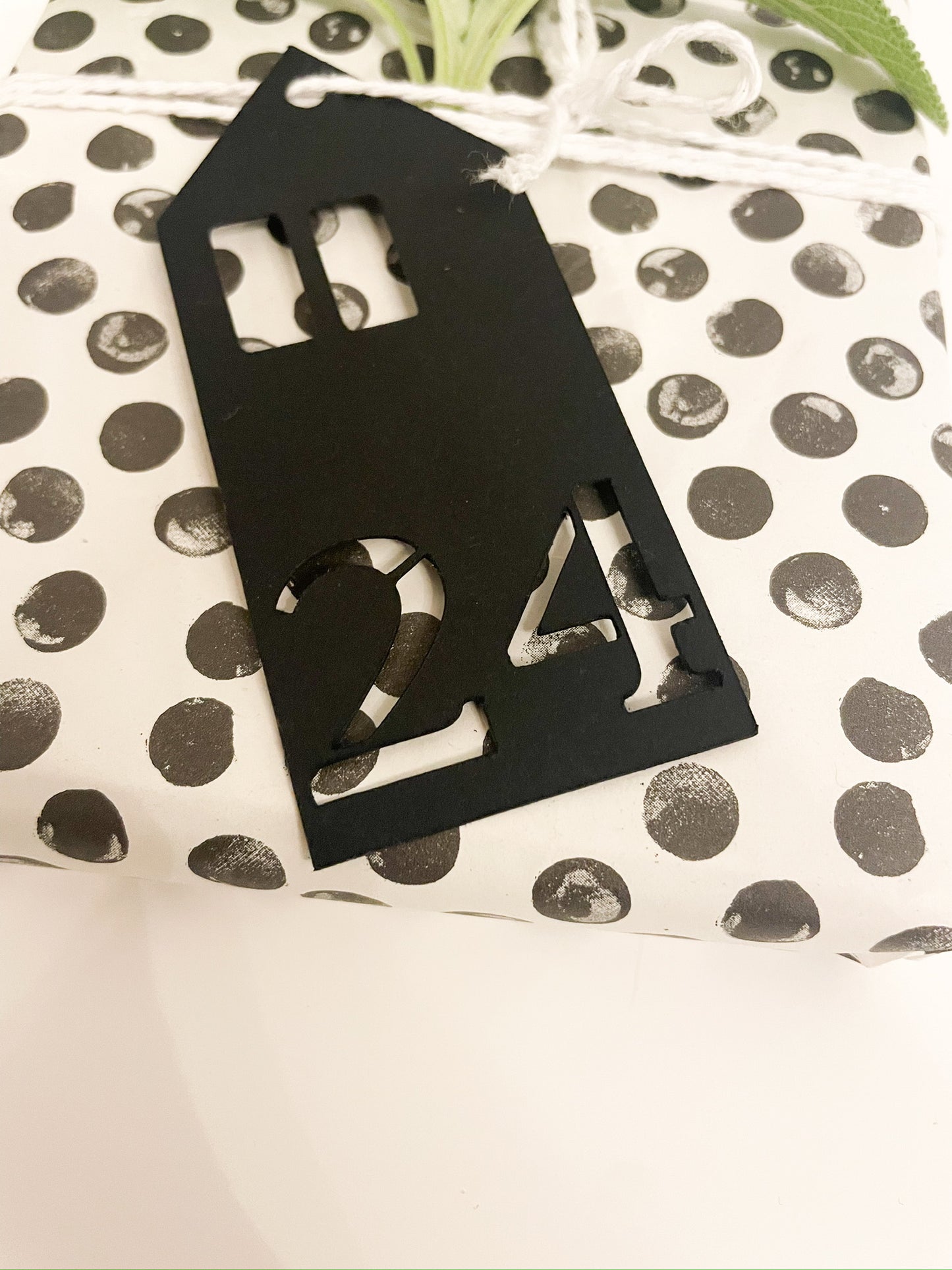 DIY Adventskalender Anhänger, Häuser | 24 Geschenkanhänger