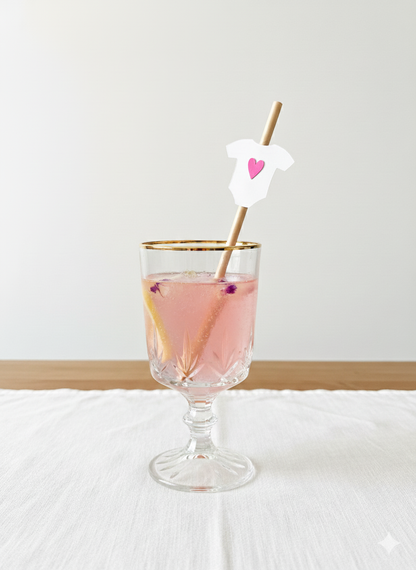 Strohhalme mit Baby-Bodies in vielen Farben als perfekte Deko für eine Babyparter oder Gender-Reveal