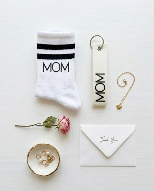 MOM-Set: Socken &amp; Schlüsselanhänger – Das perfekte Geschenk für Mama, werdende Mamas &amp; zum Muttertag