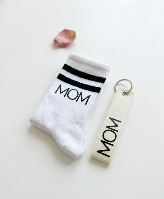 MOM-Set: Socken &amp; Schlüsselanhänger – Das perfekte Geschenk für Mama, werdende Mamas &amp; zum Muttertag